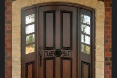 Вхідні деревяні двері