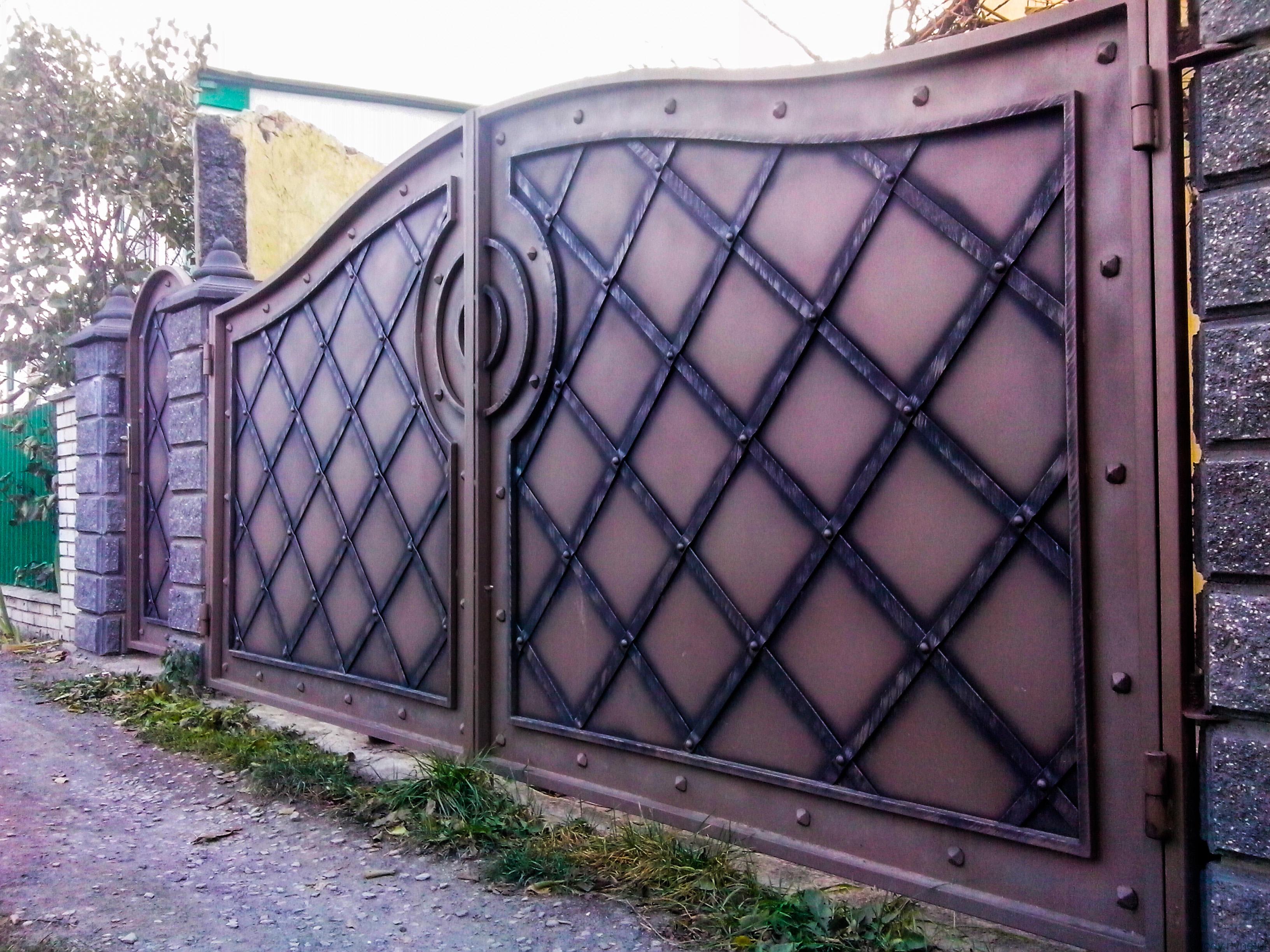 Ворота металеві з ковкою