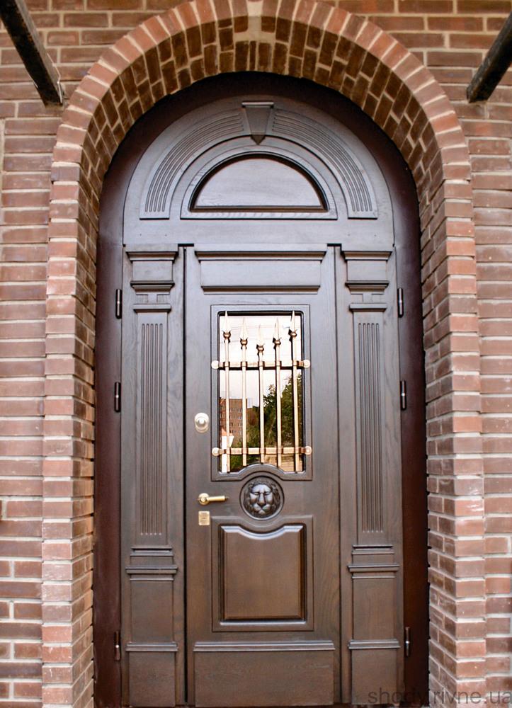 Вхідні деревяні двері
