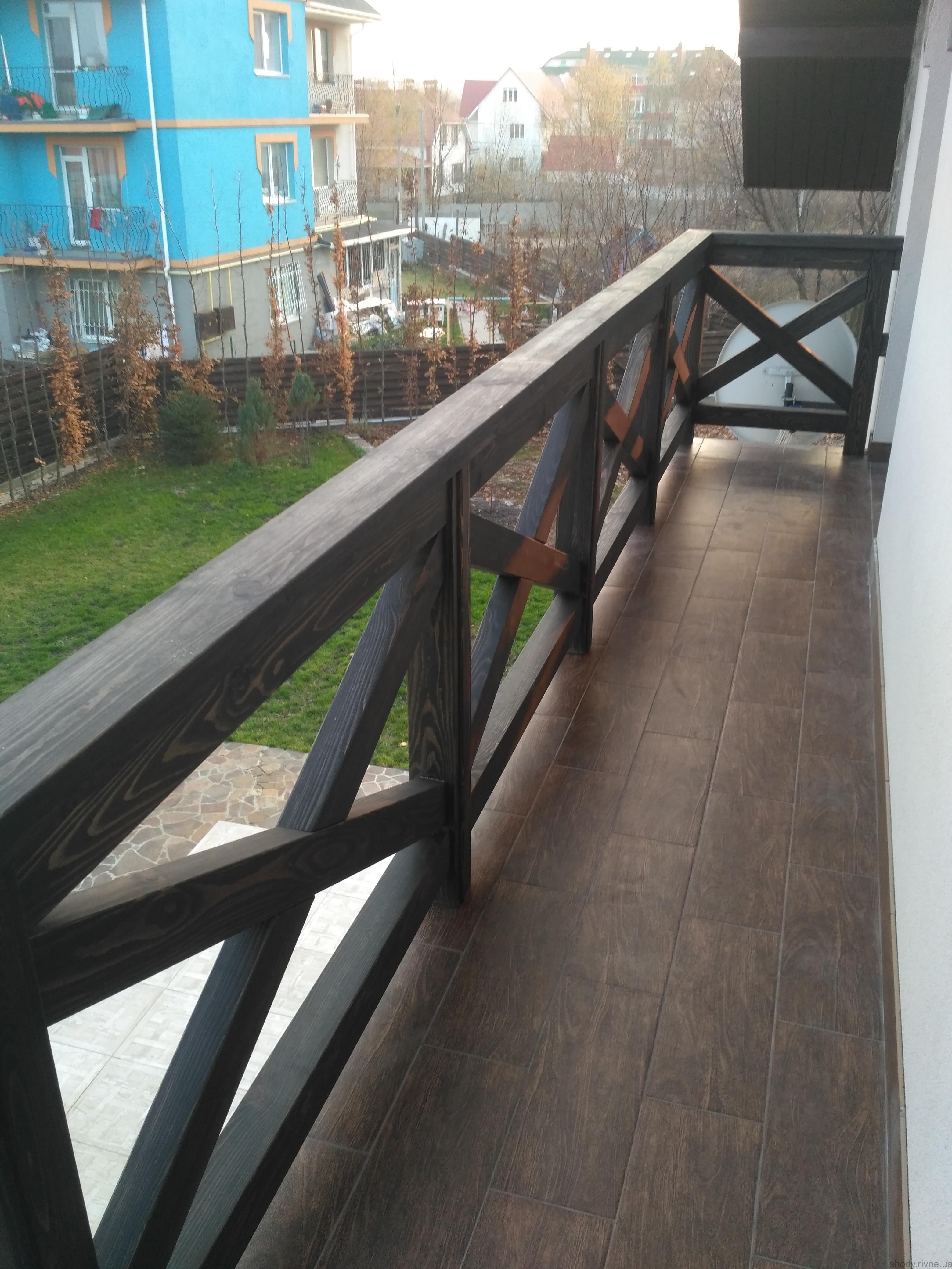Деревяний балкон