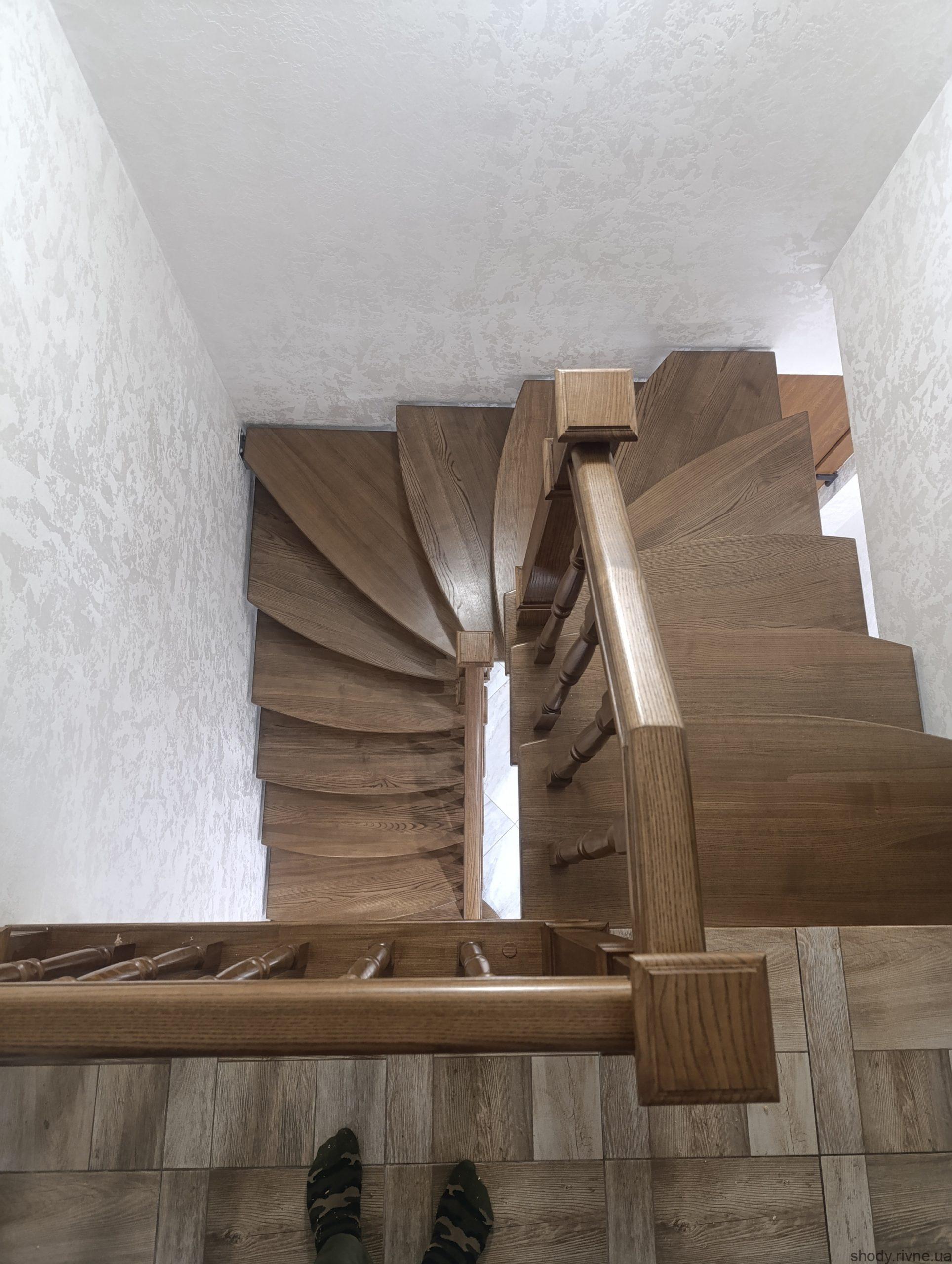 Виготовлення сходів на металевому каркасі Рівне,Здолбунів. Замовити сходи на металевому косоурі Рівне